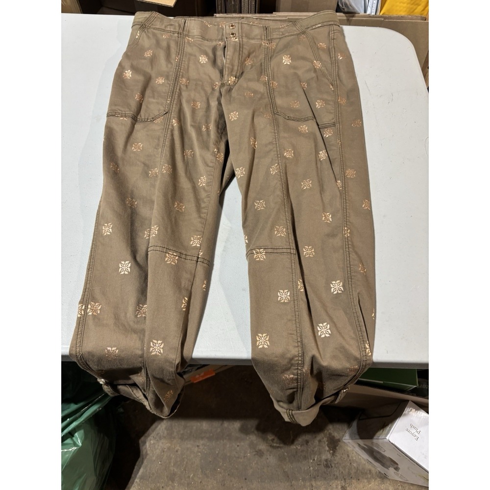 White House Black Market Khaki Embroidered‎ Capris